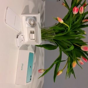 iPhone 11 accessory box, Earpods, brand new